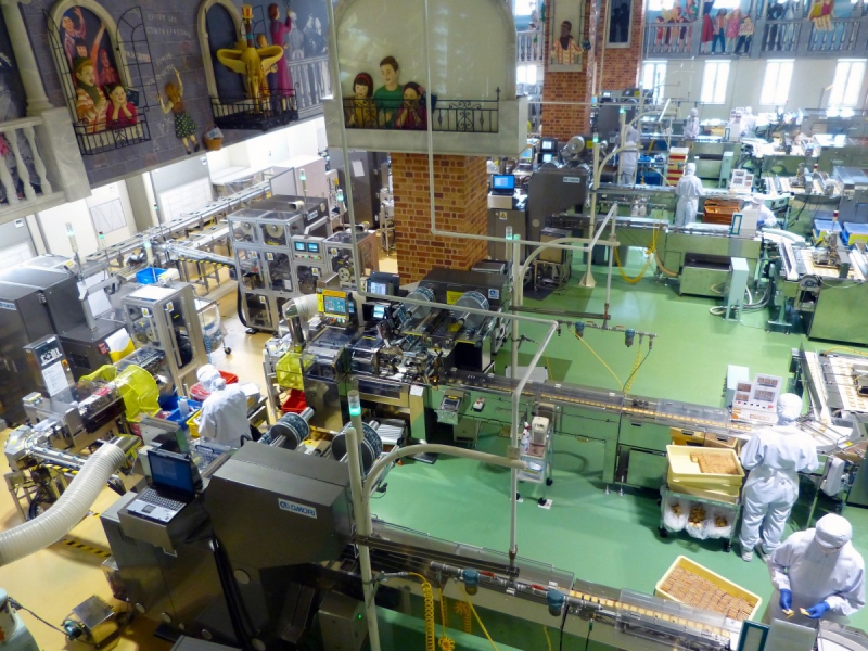 chocolaterie-TOUET SUR VAR-min_japan_sapporo_chocolate_factory_label_packaging_cookie_machine_operators-961509